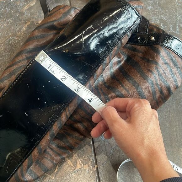 Sag Harbor Brown & Black Tiger Print Shoulder Bag - Picture 14 of 16